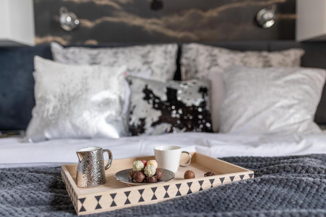 Plac Bankowy Serviced Apartments Warschau Buitenkant foto