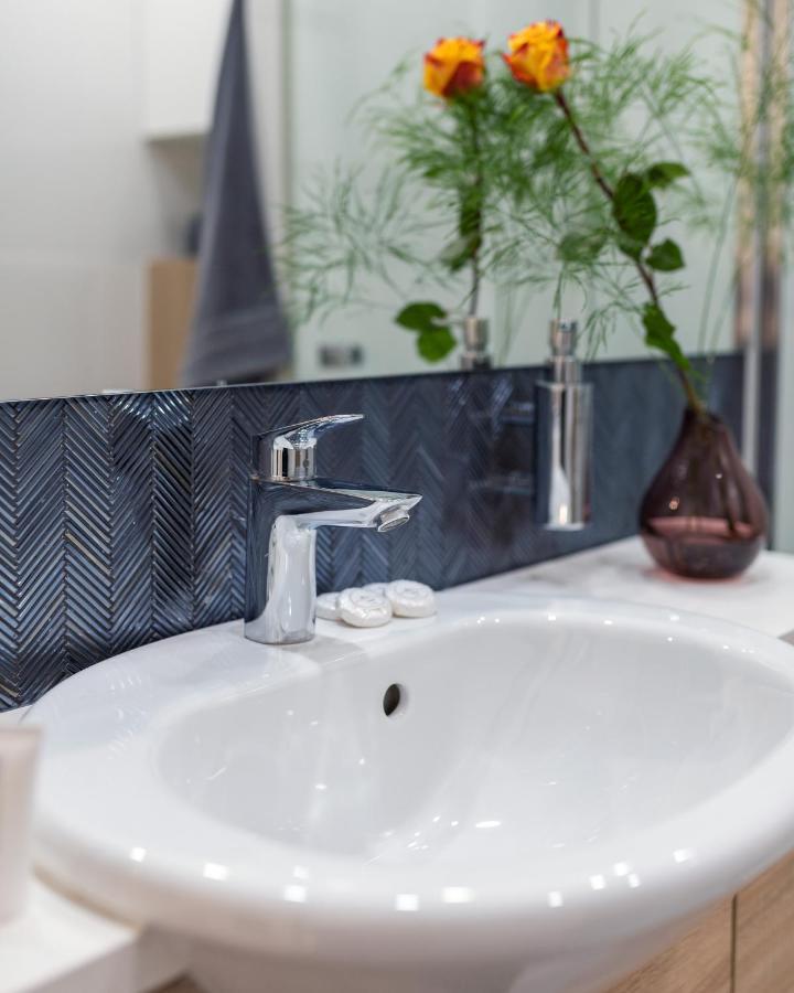Plac Bankowy Serviced Apartments Warschau Buitenkant foto