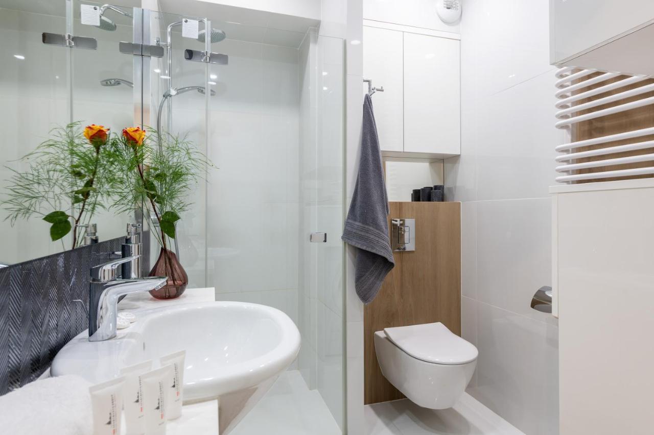 Plac Bankowy Serviced Apartments Warschau Buitenkant foto