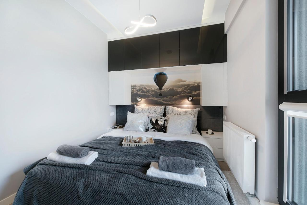 Plac Bankowy Serviced Apartments Warschau Buitenkant foto