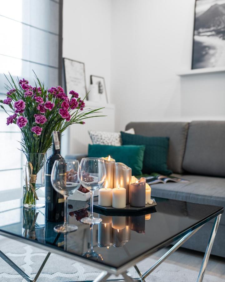 Plac Bankowy Serviced Apartments Warschau Buitenkant foto
