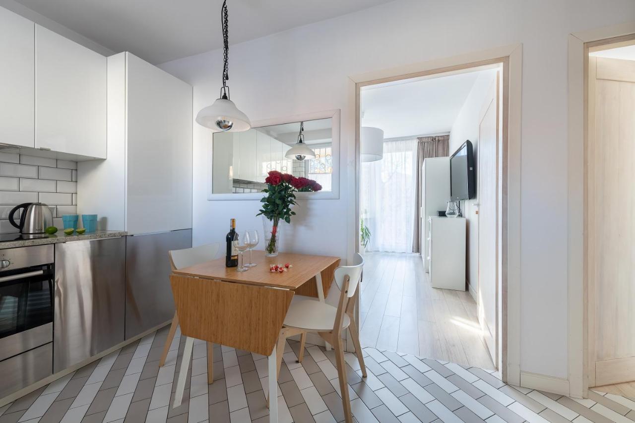 Plac Bankowy Serviced Apartments Warschau Buitenkant foto